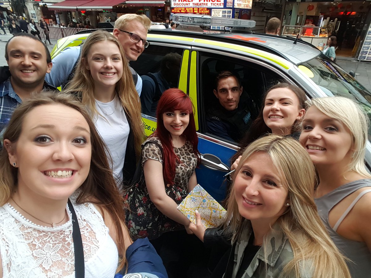 hollyydownn's tweet photo. SELFIE WITH A POLICE OFFICER IN UNIFORM @TMOY2016 #teamhotbitches https://t.co/ZmTIJe6JQy
