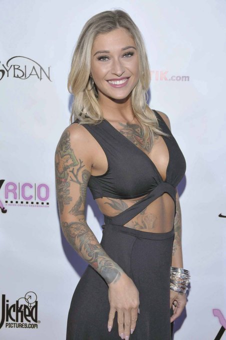1 pic. Highlights from the Red Carpet @XRCOAwards @KleioValentien  #hollywood #XRCOawards #ReelSeduction