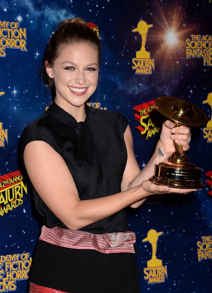 зажги свою звезду логотип. фон звезды. анджелина джоли седые волосы. знаменитость паника. талантливые звезды.