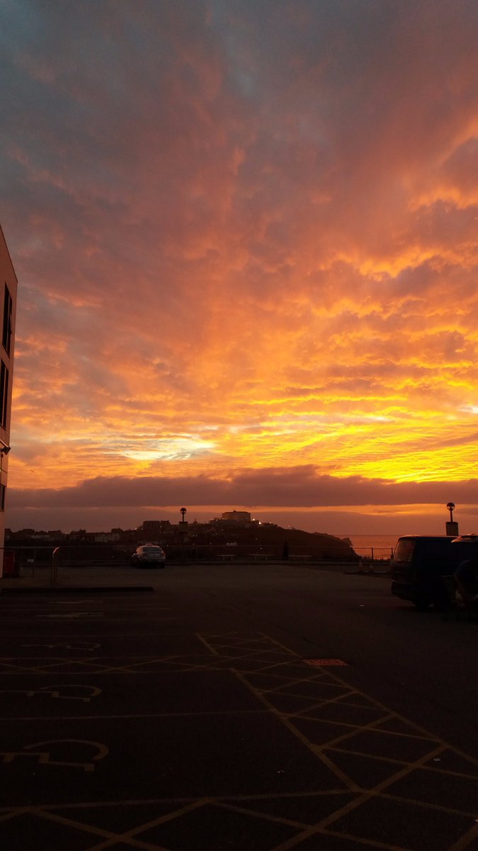 PLBlatchford's tweet photo. Milton Keynes to Newquay made it back for #sunset #Cornwall #OUstudents16 Average travel time 8-12.5 hours £116.50 R https://t.co/DZs6tCDAuP
