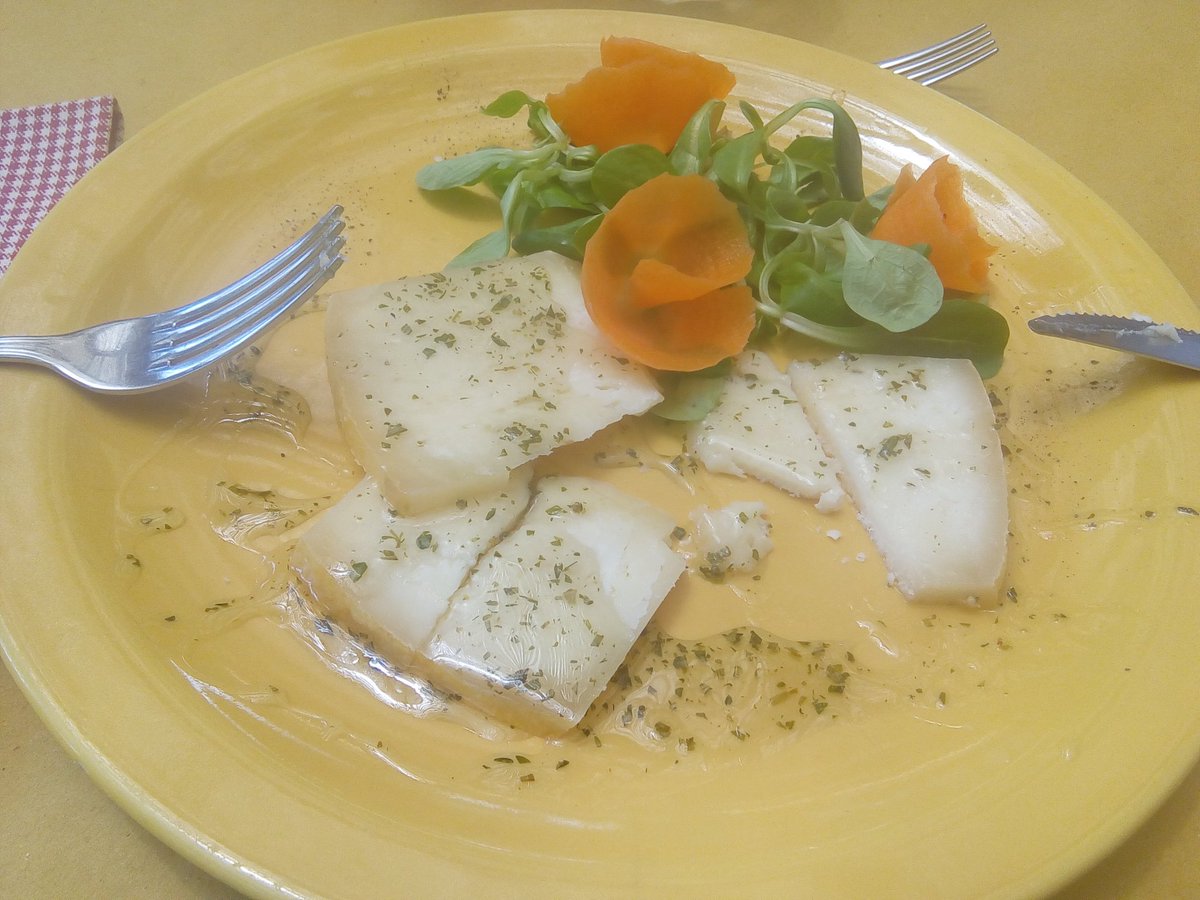 InTuscanyLuxury's tweet photo. Pecorino di Pienza con miele...#food #foodie #tuscany #gourmet #cheese @TuscanTaste https://t.co/3dEX1TuJFq https://t.co/ZglR2Hkue5