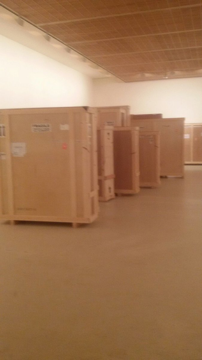 BorjaBaselga's tweet photo. En pleno desmontaje de #QatarCollections con las cajas casi listas. Pensando ya en la próxima expo #workinprogress https://t.co/BqZ5SDNVPy