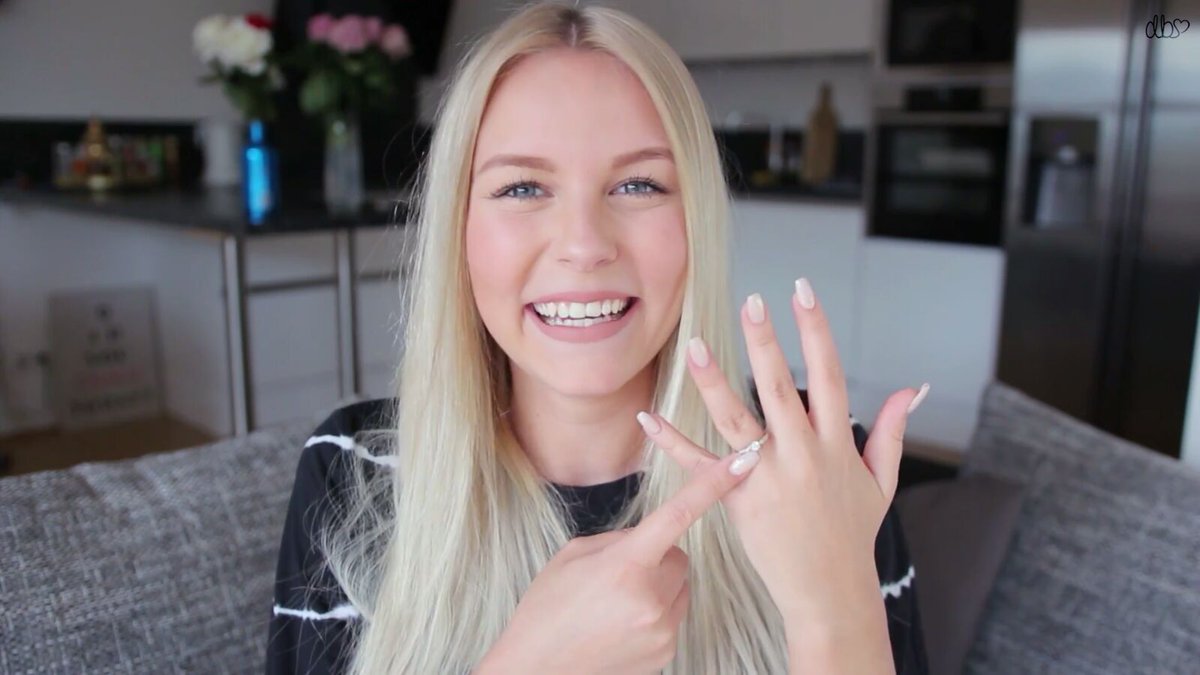 Ninja_hxn's tweet photo. Dieses strahlen in deinen Augen 😍❤

Man merkt einfach wie unendlich glücklich er dich macht! ❤🙈 @dagibee https://t.co/wwVvkHvj4i