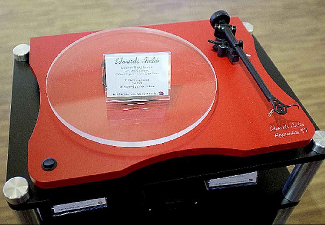 MuratPancaroglu's tweet photo. Edwards Audio, just launched Apprentice Mk-II turntable in the UK with arm and cartridge. Spining in my showroom. https://t.co/emVpTGp5pn