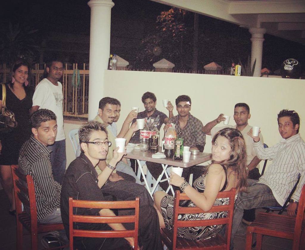 Dinesh_Anand's tweet photo. One of those nights #tbt #unilife #igers #instadaily #goodvibes #whitecups https://t.co/wdLTui0yz0
