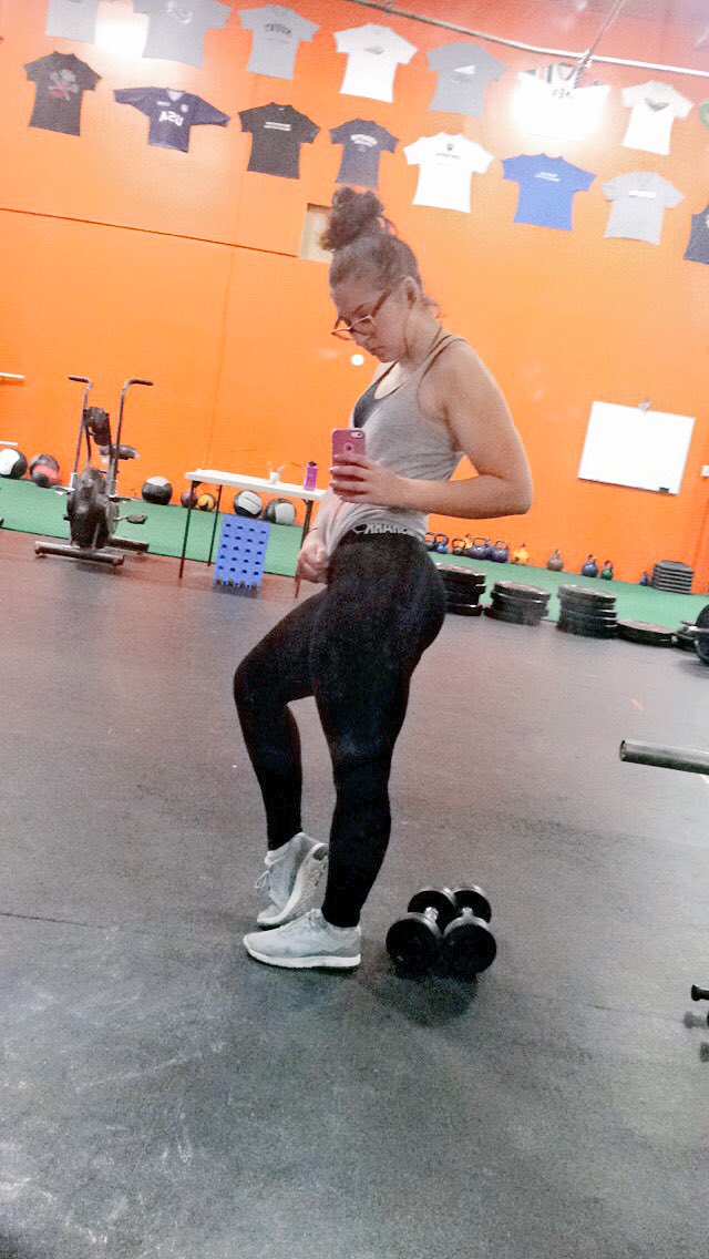 MirandaTerra's tweet photo. #glutezilla #hamzilla (p.s. thanks @okaywellbye for the hashtags) https://t.co/r95ZKKebh9