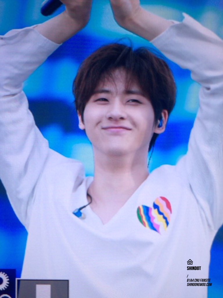 shin_dot's tweet photo. 160623 광주 웹컨텐츠 행사 #신우 
귀여운 시누 새싹춤🌱 https://t.co/4TQRpgs1la