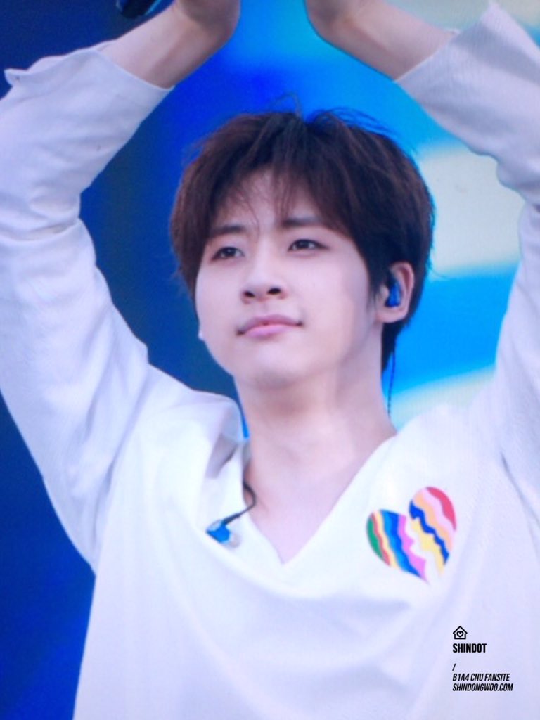 shin_dot's tweet photo. 160623 광주 웹컨텐츠 행사 #신우 
귀여운 시누 새싹춤🌱 https://t.co/4TQRpgs1la