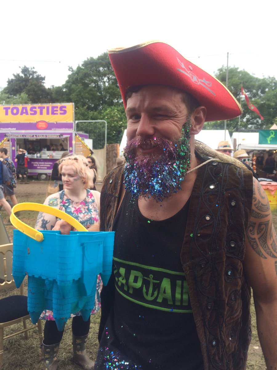 BCBGroomers's tweet photo. Come and get your beards done @GlastoFest boys, you know you want to!! 😃@glamourandgroom @thairapyfree @BCBGroomers https://t.co/BBiywOq6K4