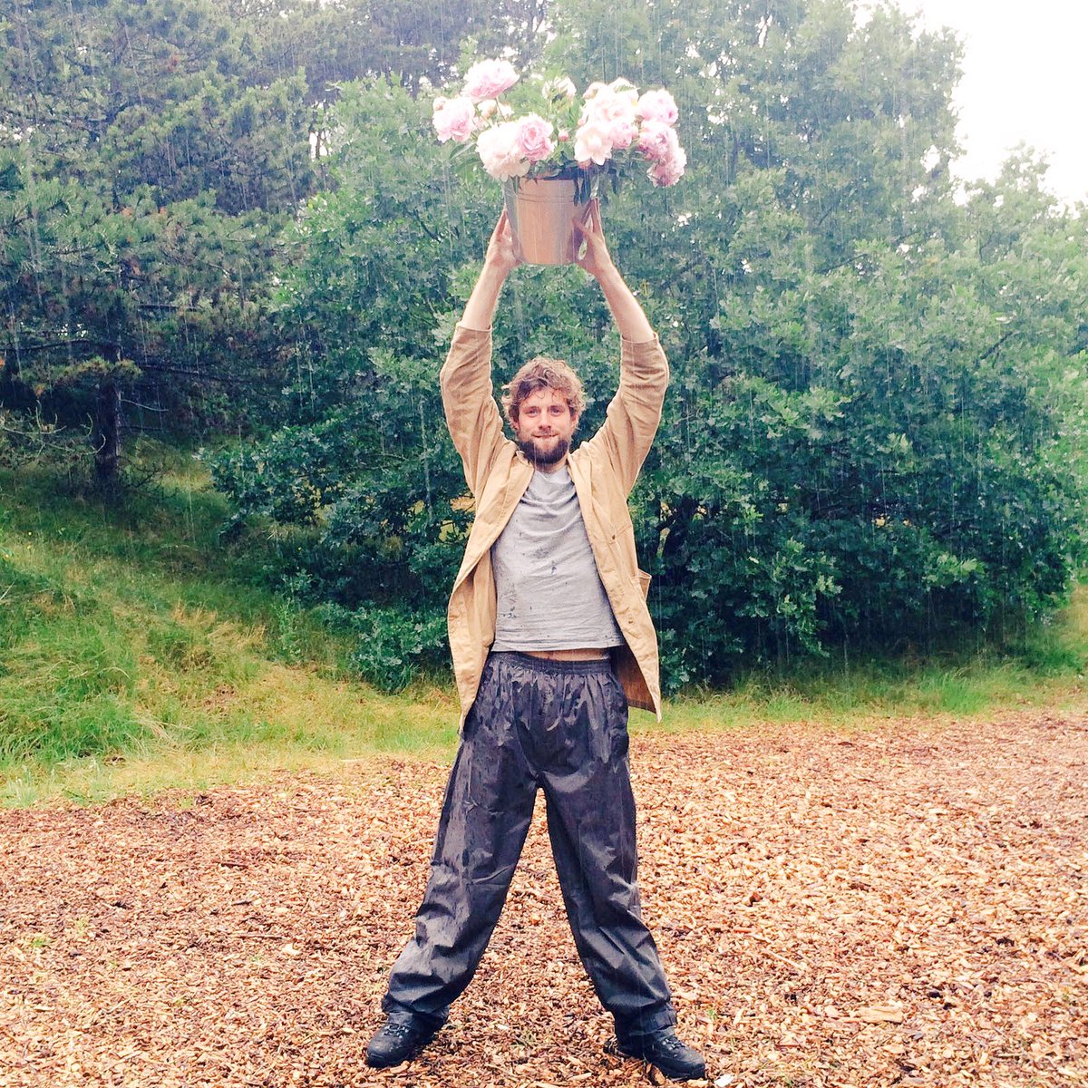 m_and_sons's tweet photo. Throwback Øerøl de fleurettes van #AMMODO hebben het hele festival overleefd, net als wij @OerolFestival #FUTOPIA https://t.co/ATGwuBpjpW