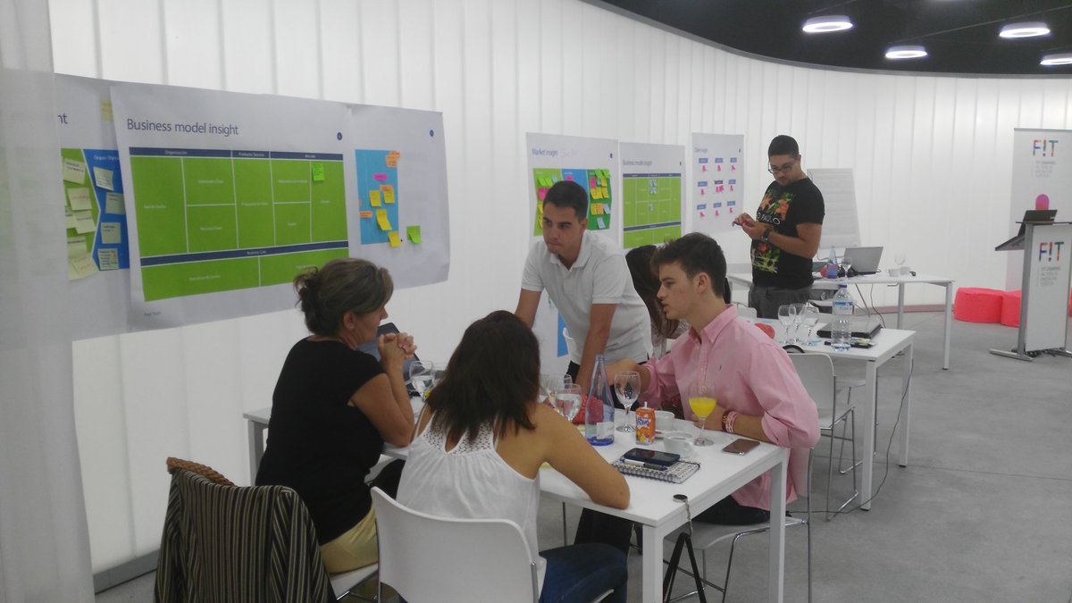 FITCanarias's tweet photo. Pasamos a diseñar nuestro modelo de negocio #InnovationFastTrack #Deloitte @Deloitte_ES https://t.co/uVa9ZU43HJ