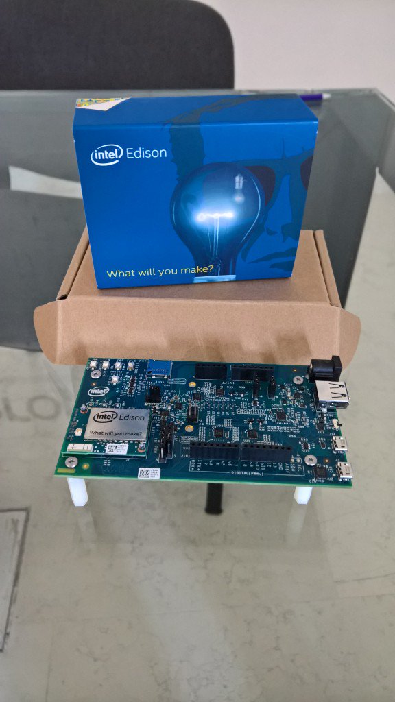 MarcoDalPino's tweet photo. E oggi il #FablabTour fa tappa al @VeronaFablab #IntelMaker @Inteliot @IntelSoftware @netvandal @MarcoDalPino https://t.co/wncpCLnC4N