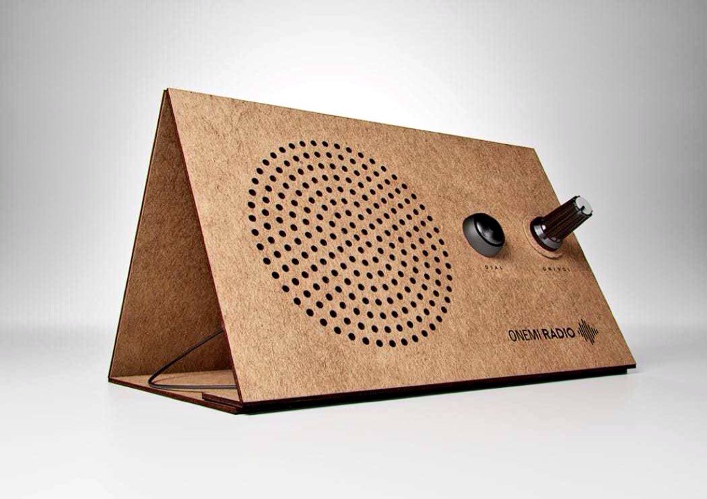 KariSanchezC's tweet photo. #RadioSolar de emergencias,con cartón reciclado y energía solar para acceso información ante desastre natural.@CDN37 https://t.co/hMcaOo7Fj6