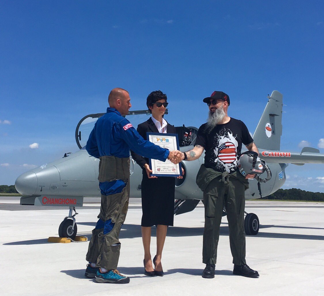 AlleTattoo's tweet photo. Siii e anke il #record X il #Tattoo #acrobatico su un #jet è nostro.X chi crede nei nostri sogni #happyalletattoo 🇺🇸 https://t.co/NxDY7ifpHv