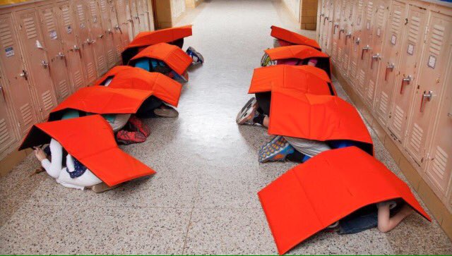 dragonslayrmama's tweet photo. #NoBillNoBreak because this should never be a childhood memory. #DoYourJob https://t.co/Ued0rj7bHj
