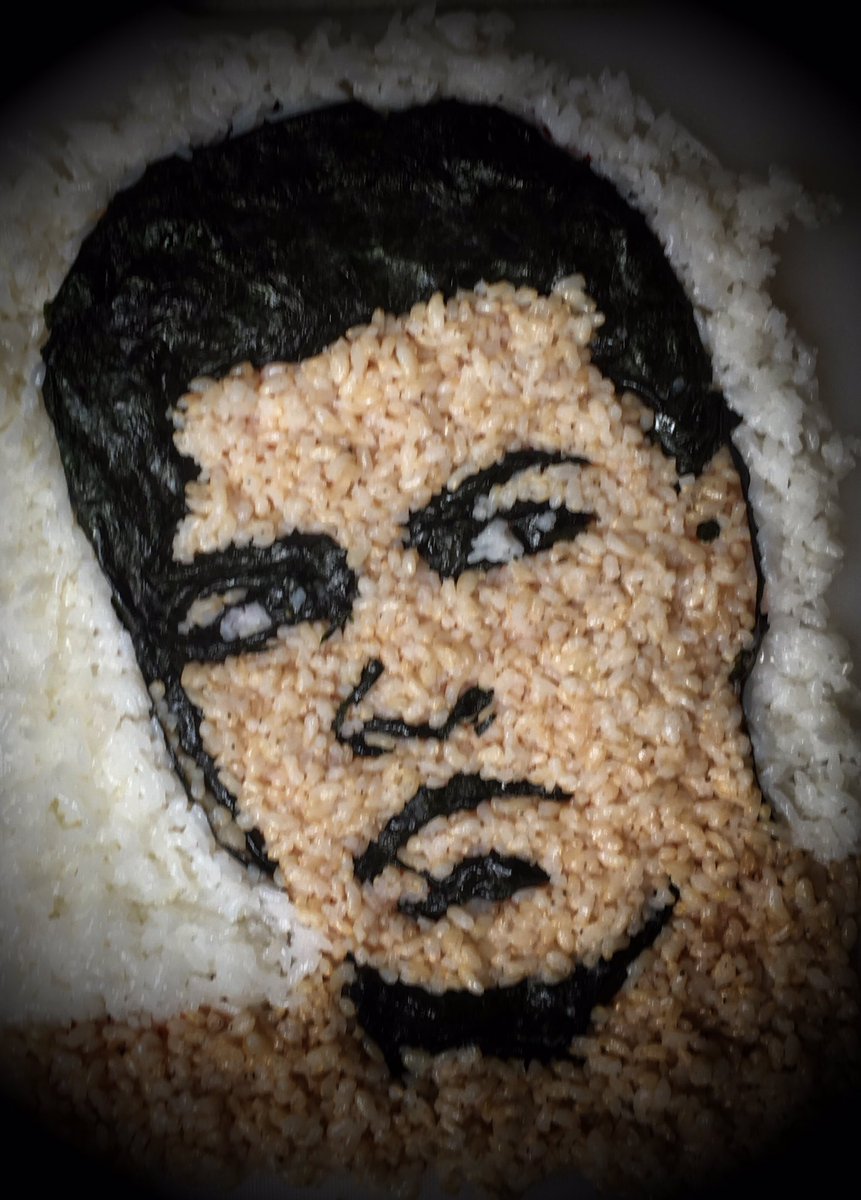 SushiCharacters's tweet photo. #MuhammadAli #sushi #floatlikeabutterfly #stinglikeabee https://t.co/96EAeMfPbN