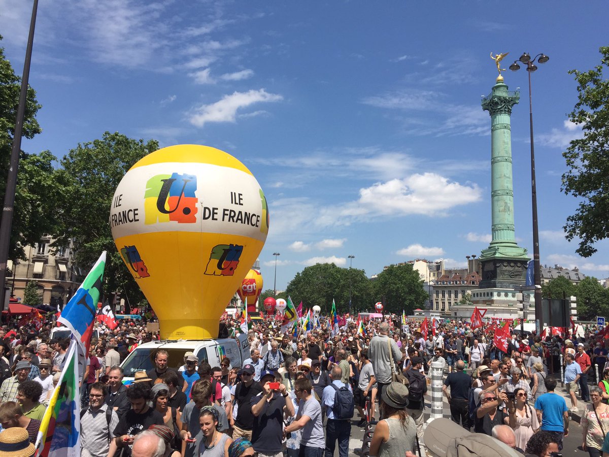 SNESFSU's tweet photo. #manif23juin A Paris, météo et détermination au beau fixe. Le @SNESFSU et la FSU contre la #LoiTravail https://t.co/2lyvgqvCX0