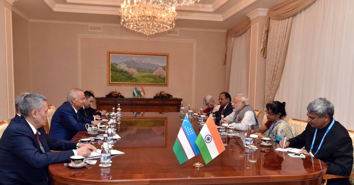 narendramodi's tweet photo. Wonderful meeting President Karimov once again. We had talks on deepening India-Uzbekistan ties. https://t.co/heGogjBHPX