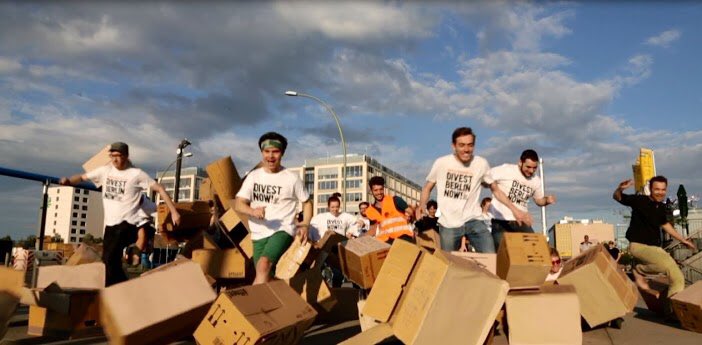 DivestBerlin's tweet photo. Let's tear down this #WallOfFossilFuels all together, right here right now! #DivestBerlin final vote b4 sundown 2day https://t.co/QIQfLIafXL