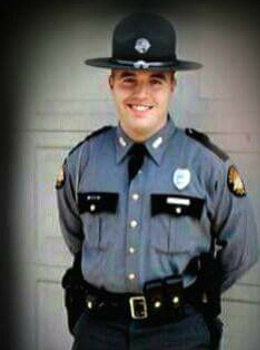 AdamsMachell's tweet photo. Remembering our sweet cousin today.😢 Miss you Eric. #heavenscoming @kystatepolice #unit800 #Pray4family #belovedson https://t.co/g03ARqaJmF