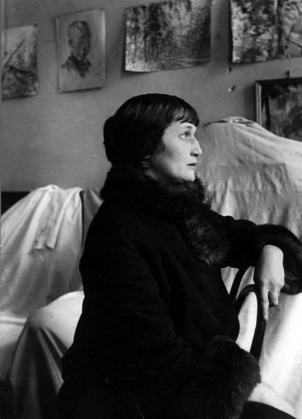 HistoryFoto's tweet image. «Так много камней брошено в меня, что ни один из них уже не страшен»А.Ахматова. (Фото1930-е. Фонтанный дом.Ленингр