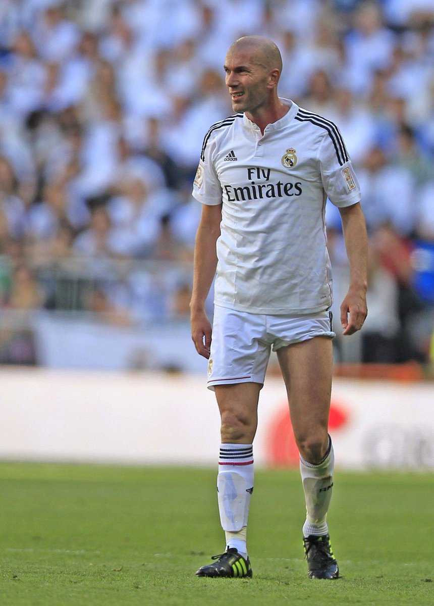 MotivacionesF's tweet photo. "Mis padres me enseñaron 3 cosas: Trabajo,seriedad y respeto. Si las cumples podrás ser alguien en la vida"- Zidane https://t.co/NOXEbaDxru