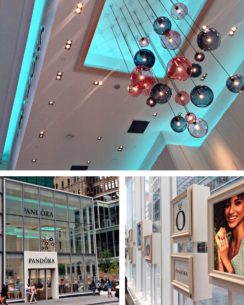 TwoOneTwoDesign's tweet image. "Women of New York, frost yourselves!" @PANDORA_NA's newest Bryant Park location is beautiful--come by and see it!