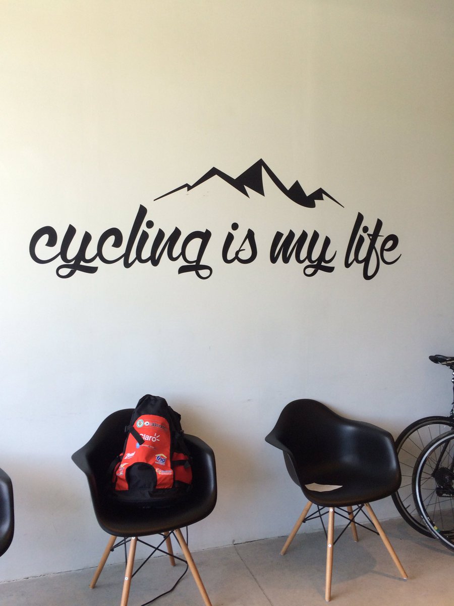 manu_escobar_'s tweet photo. Trabajando con los mejores para mejorar sobre la bici. Muchas gracias @KOM_CyclingClub el mejor lugar para ciclistas https://t.co/ItkRaPhss8
