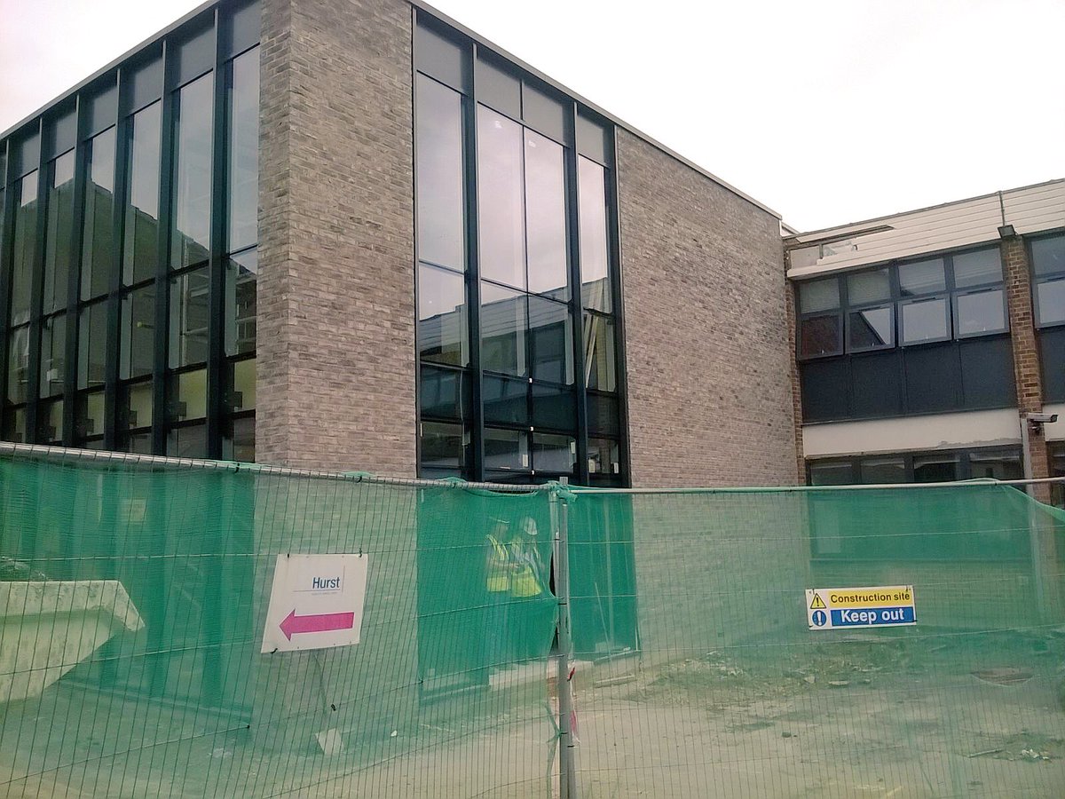 pcbrickworkltd's tweet photo. School extension complete and looking good now scaffolding down @ghurstltd @ghsouthhunsley 👍🏼 https://t.co/6KqBbLgbS2