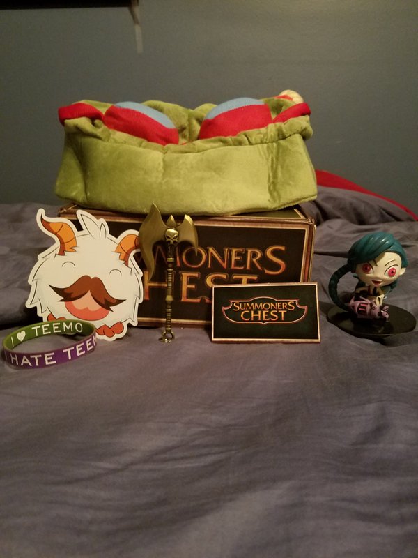 ImCaptainTeemo's tweet photo. anyone interested in a league of legends subscription box?! https://t.co/Szl9sjuKzf they just started shipping! :D https://t.co/sccDTQetkx