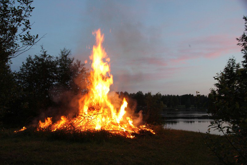 EsthetiqueWeb's tweet photo. Esthetique vetää henkeä Juhannuksen ajan: https://t.co/YuK40HXTGA #juhannus #esthetique #verkkokauppa #hoitolasi https://t.co/oOSyqqRKq0
