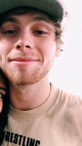 calumbr0ken's tweet photo. quiero tapizar mi vida con estas fotos ahre
#VeranoMTV2016 5 Seconds Of Summer https://t.co/F94Nf4MOyq