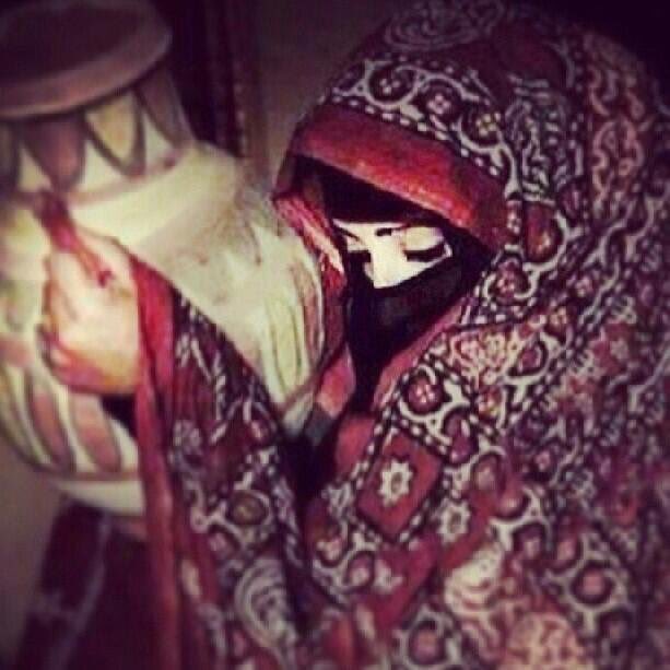 يا من تسألوني عن هويتي لاتكررعلّي السؤال هويتي هوية الوطن الذي ذگر بحديث رسولي
وقرآن ربي،هوايتي يمانيه واصل الفخر❤️