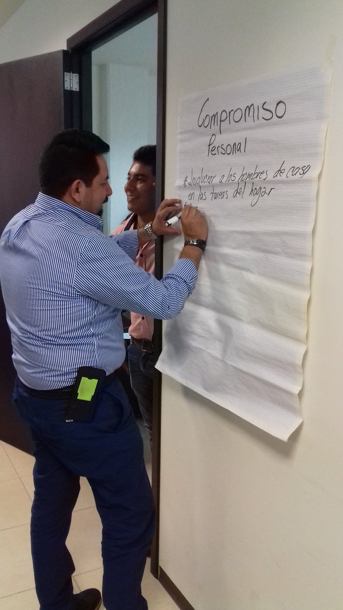 Peegissh1's tweet photo. Creando compromisos para la campaña #HeForShe con personal de la secretaría de salud. @GeraGarcia04 @Salud_Hidalgo https://t.co/pyMRsmlieT