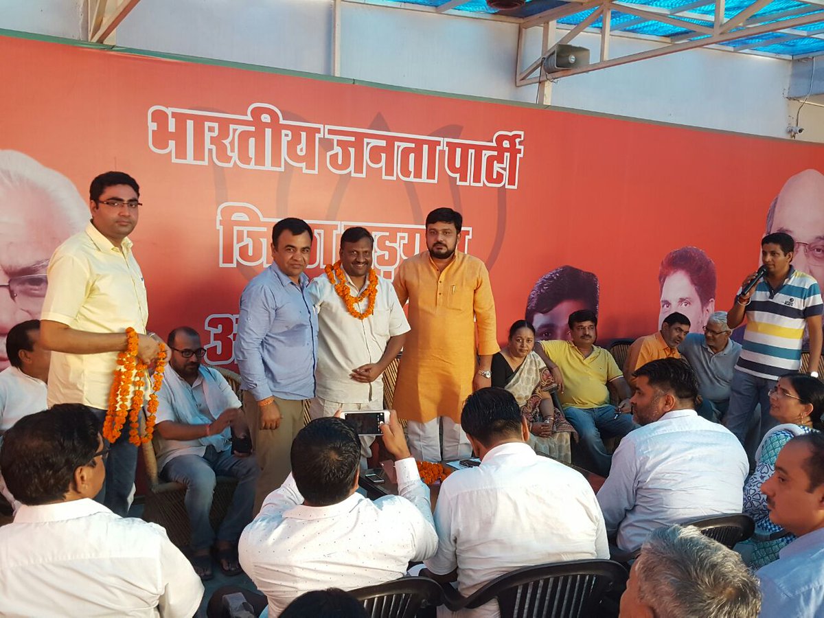 BJP4Gurugram's tweet photo. भाजपा गुरुग्रम कार्यालय मे अनेक प्रदेश पदाधिकारियो की उपास्थिति मे आज श्री श्यामा प्रसाद मुखर्जी शहीद दिवस मनाया गया https://t.co/zxklYn8RTh