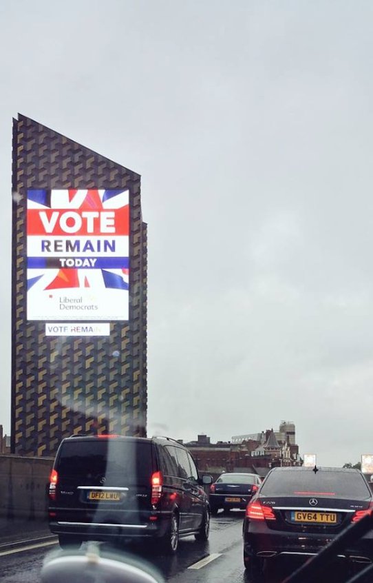 StrongerinhammS's tweet photo. Nice work @LibDems! Hammersmith Flyover today. Photo @calroscow @londonstrongerin #strongerin https://t.co/oOGhl3WLN1