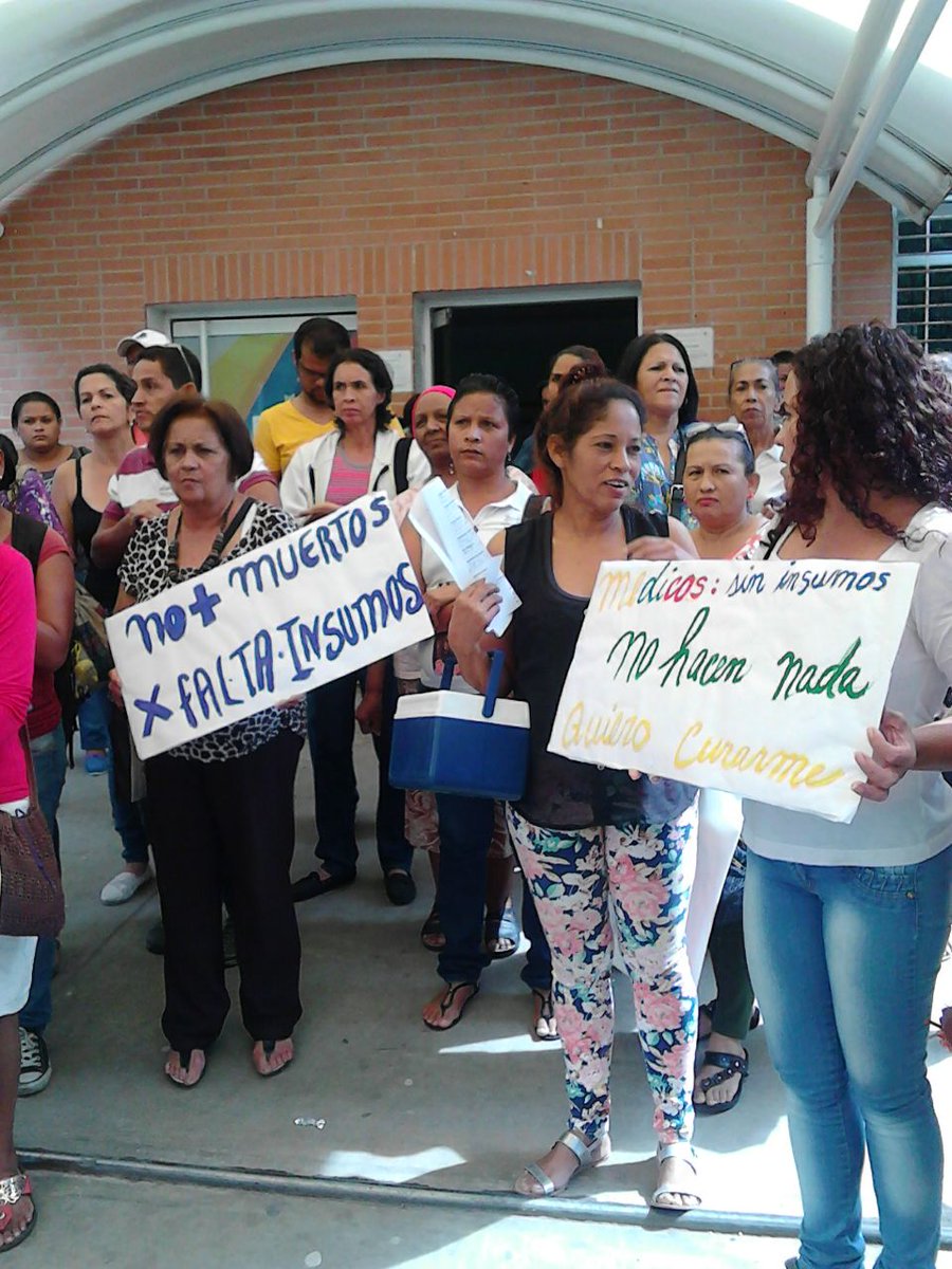 lizardo_jesus's tweet photo. #23Jn CARABOBO: PROTESTA en Hospital Oncologico Perez Carreño en Naguanagua porq NO HAY MEDICINAS ni INSUMOS!!! https://t.co/UBVMSS7IJ8