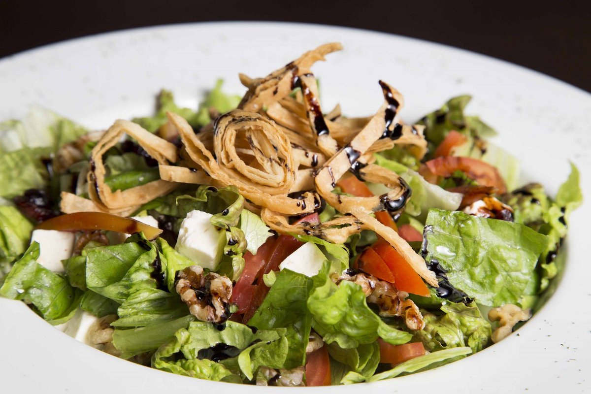 flamasgrillpty's tweet photo. Porque lo saludable también puede ser delicioso, nuestra ensalada de Cranberry y Almendras es ideal para ti. 😏 https://t.co/L0VWkdm2e6