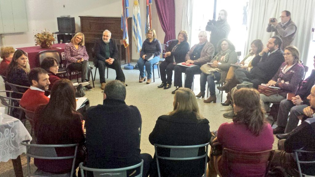ANEP_Uruguay's tweet photo. "Nuestra tarea es posicionar a la Educación como un derecho y lograr instrumentos para que esto se realice" Netto https://t.co/yvtHpL4Jg9
