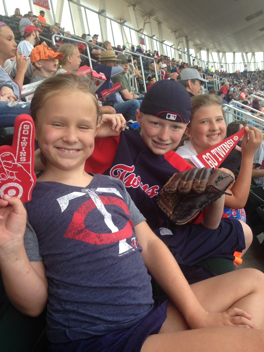 mmdillinger's tweet photo. #twinspics #twinspic https://t.co/nPhjwpDVIm