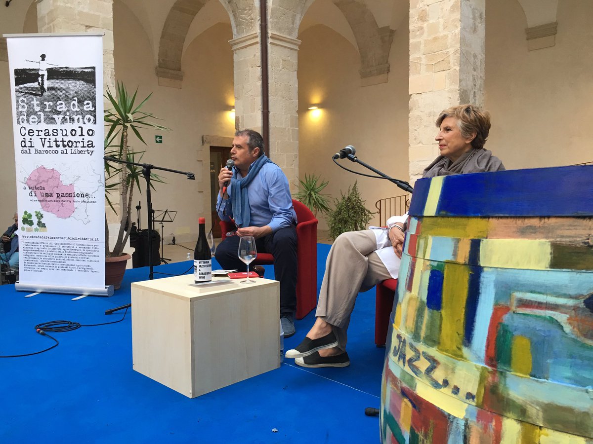 fabcarrera's tweet photo. "Amo la #Sicilia, persino la munnizza, che è sempre meglio di quella di #Roma", dice Giuseppina Torregrossa... https://t.co/4KJkGXEtGm