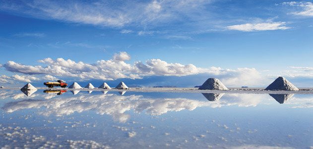 Psolemn's tweet photo. sara de uyuni(ซารา เดอ อูยูนี) ประเทศโบลิเวียเป็นพื้นราบเกลือที่ใหญ่ที่สุดในโลกและมีเงาสะท้อนสุดจ๊าบตามภาพ กูปักหมุด https://t.co/g0uRtJGBxG