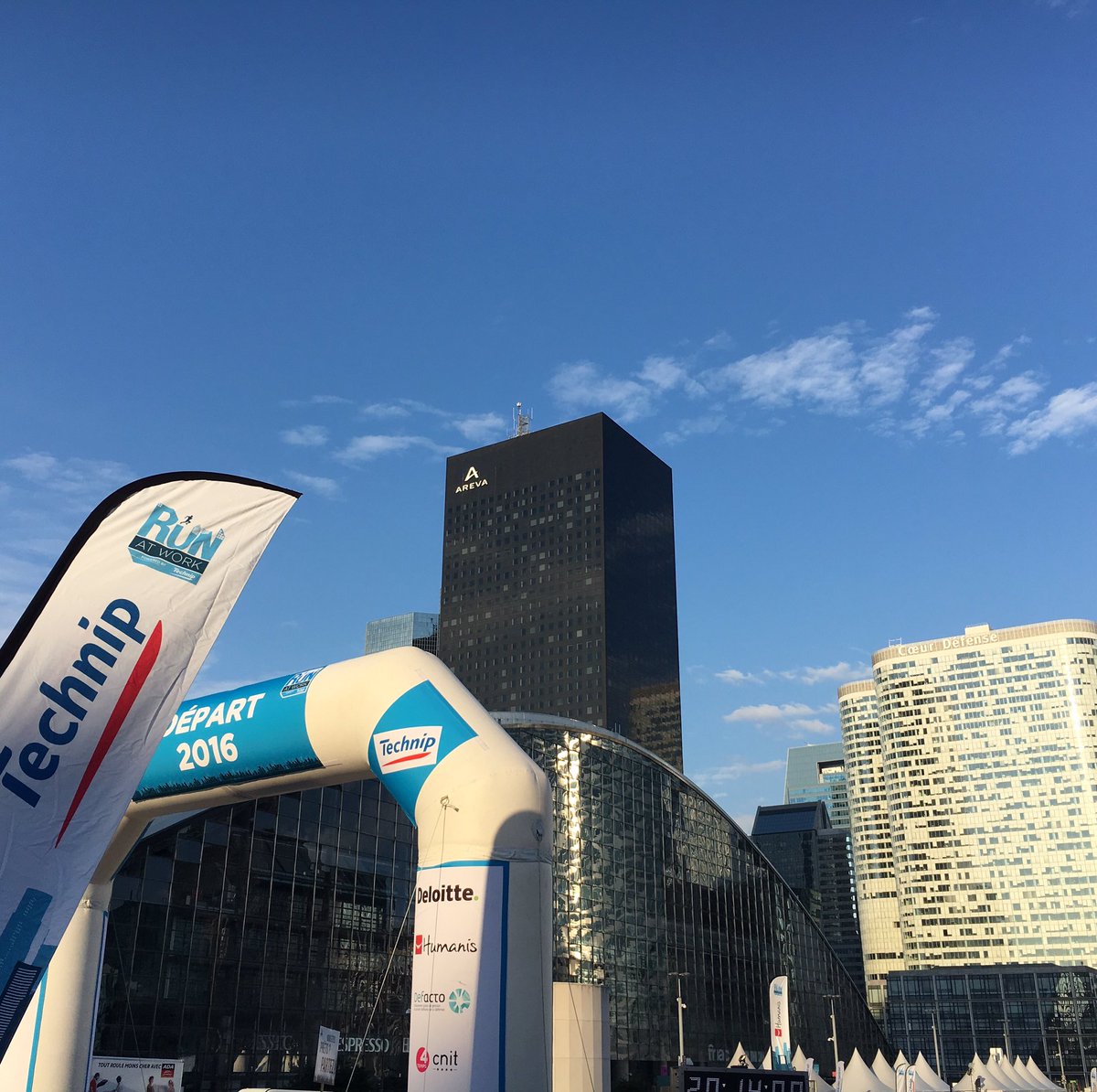 RealizeProd's tweet photo. .@TechnipGroup sur le #RunAtWork #LaDefense #FilmMaker https://t.co/t2D82tUXJ1