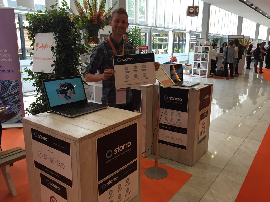 JaninkaFeenstra's tweet photo. Kijk, ook @HTSPnl resident @cobluecs aanwezig op de #indtech2016 https://t.co/JKSlzmvGya