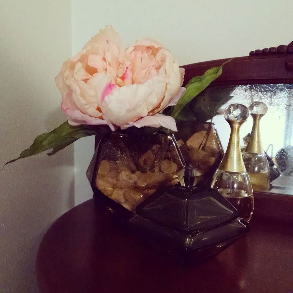 Fake peonies, real Dior. ift.tt/28Utv2S