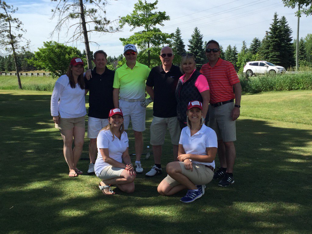 ScottBurgesss's tweet photo. The legendary #sandrapost @JohnBreininger @michaelleacy @robbpoole #gleneagle #golf https://t.co/cSn9MffsM9