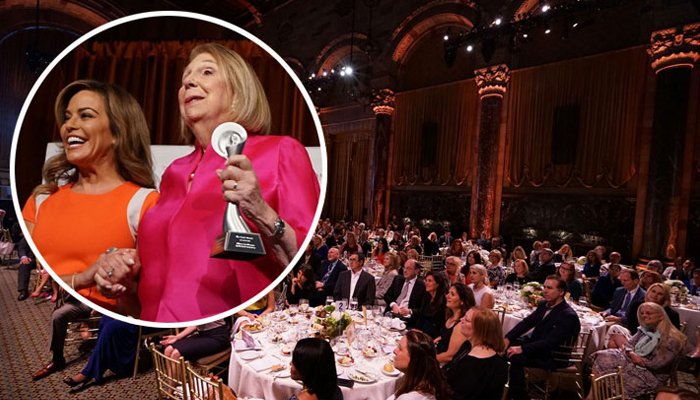 WABC’S JOAN HAMBURG HONORED AT 41ST GRACIE AWARDS
goo.gl/rNTsdr
#WABC #JoanHamburg #TheGracies #Gracies