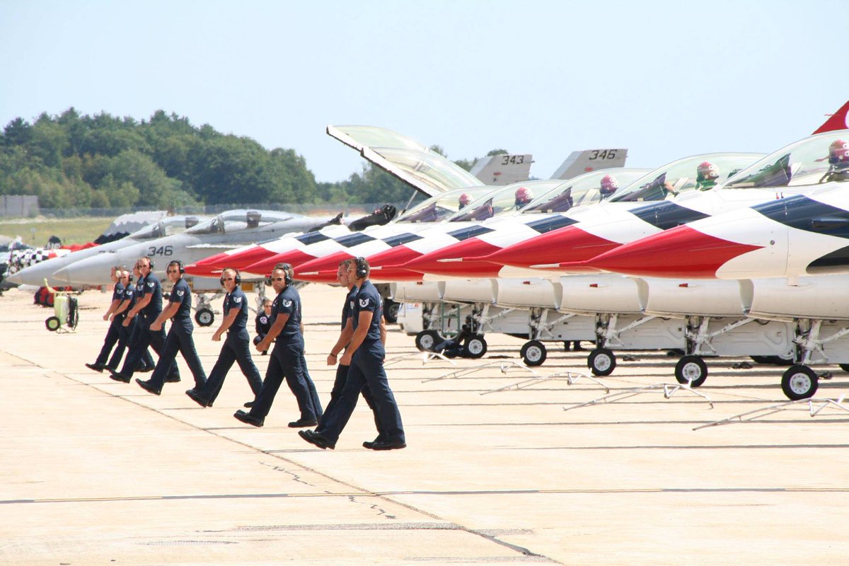 Volunteers make an air show GREAT! <a href="/ToledoAirShow/">Toledo Air Show</a> needs you. Contact Brad McDonald at bmcdonal@tps.com. Do it today!