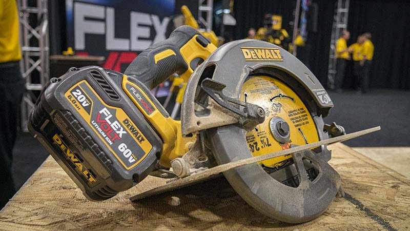 ProToolReviews's tweet photo. What is DeWalt FlexVolt Technology? - https://t.co/jm6ZbkayYB #FlexVolt #PowerTools #CordlessTools #ProToolNation https://t.co/M8B0EjXqgj