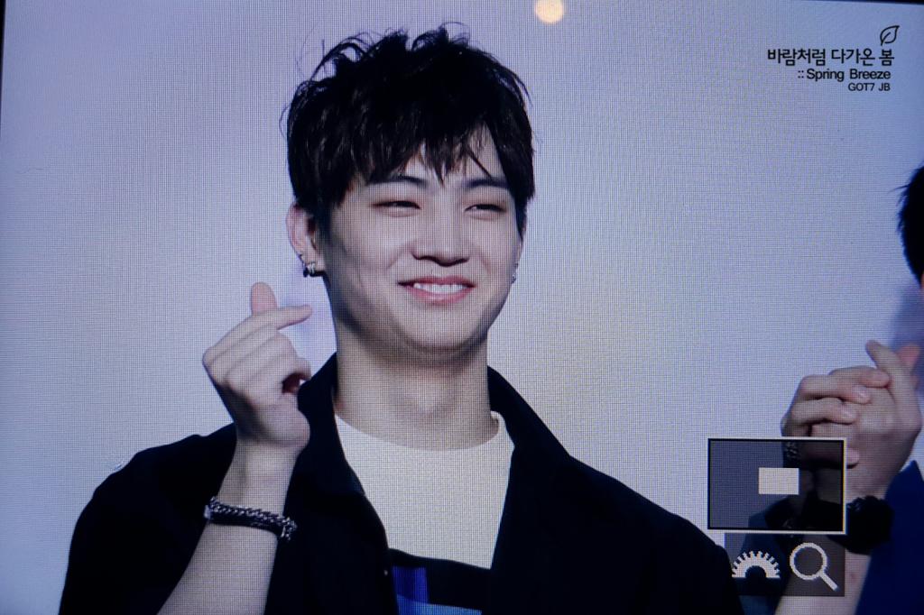 springbreeze16's tweet photo. 160623 FLY in SG Meet&amp;Greet 하트함..쑥쓰러움... 🔫💘😭😭����😭😭💖💖💖💖💖 #JB #재범 #GOT7 https://t.co/XOBhlzBtst